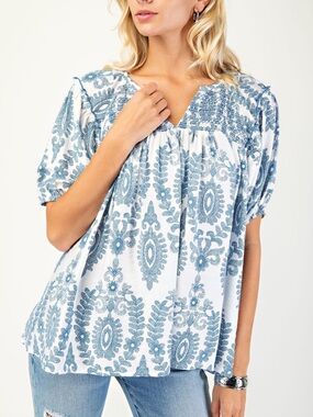 NWOT GiGio Printed Smocked Top